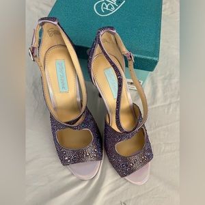 Betsy Johnson SB Sage Violet Rhinestone Sandals Size 9 - used, good condition